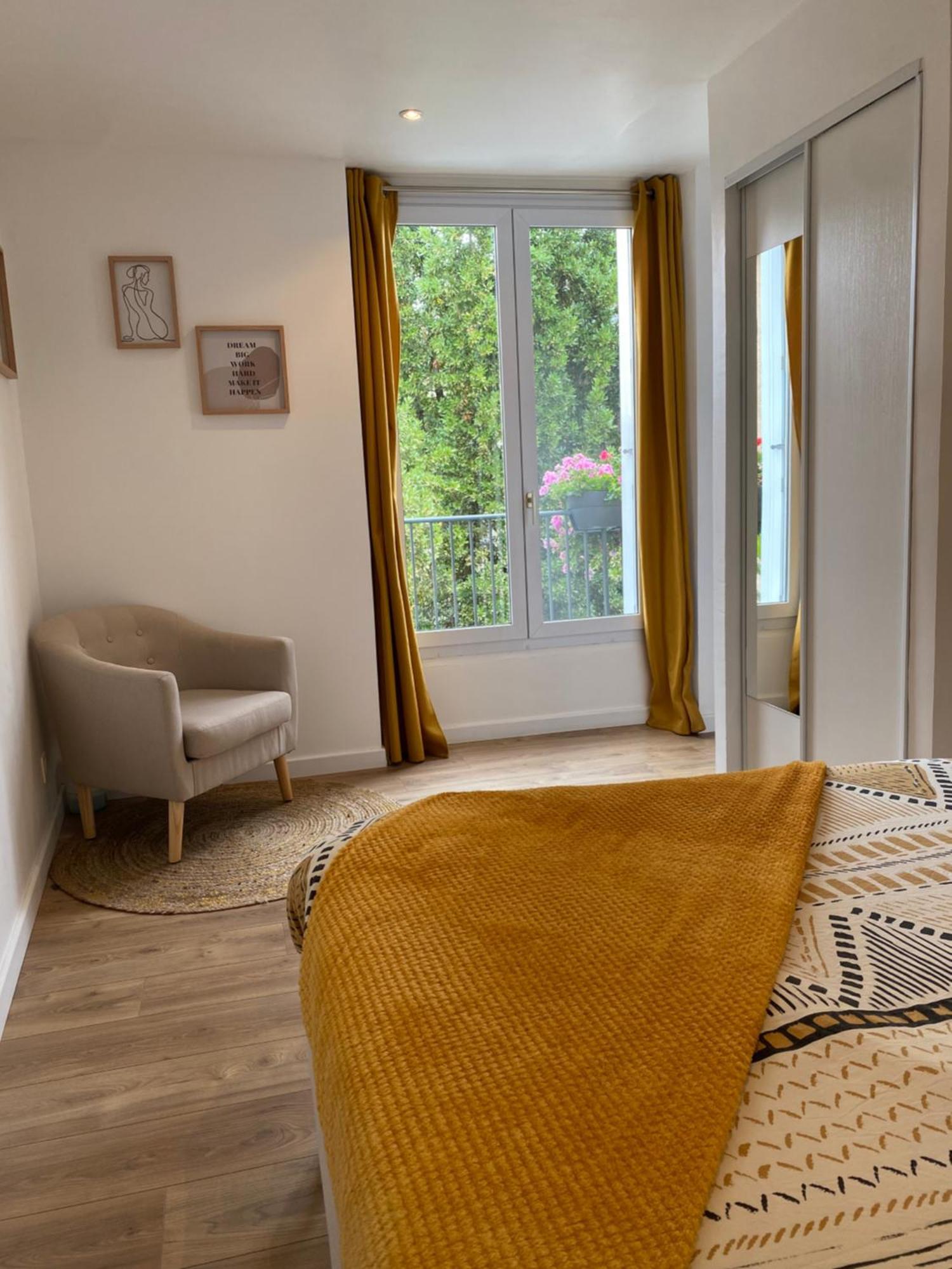 • Bel Appartement - Centre Historique De Poitiers Exterior photo